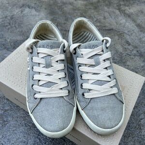 TAOS Women’s Gray Canvas Size 7